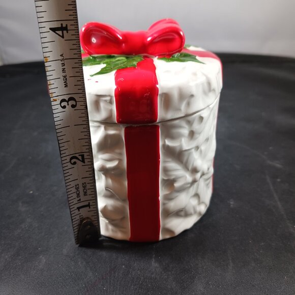 Vintage Lefton 70's Hand Painted Lidded Ceramic Holly Berry Trinket - Picture 6 of 9
